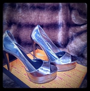 Pour La Victoire high heel shoe